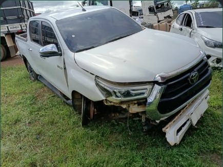 Toyota Hilux SRX 2.8 4x4 Diesel 2020 no pátio do Desmonte Via Expressa