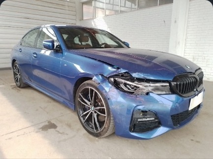 BMW 320i M Sport 2020 no pátio do Desmonte Via Expressa